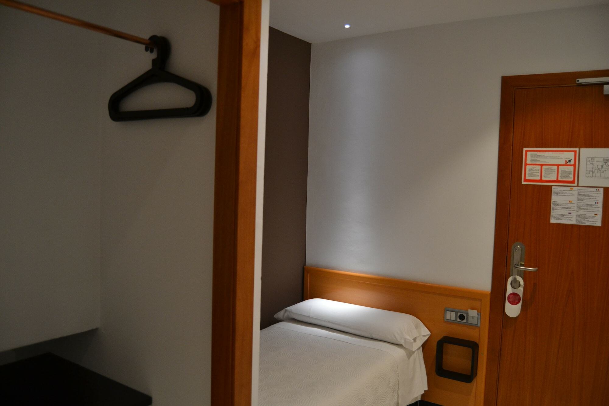 Hostal Apolo Barcelona Ngoại thất bức ảnh