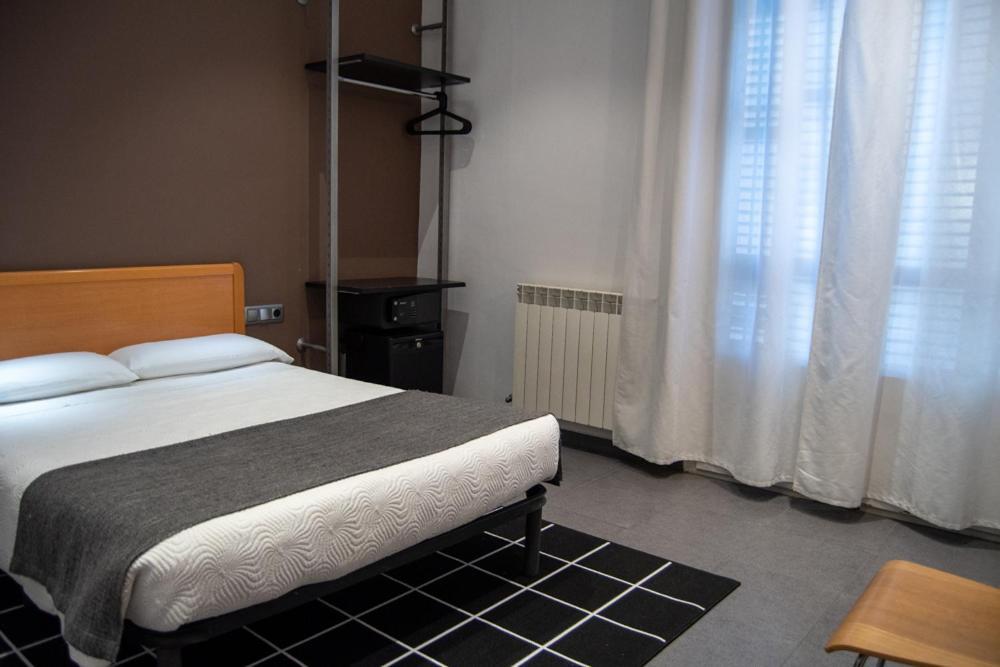 Hostal Apolo Barcelona Ngoại thất bức ảnh